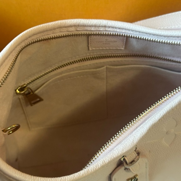 Louis Vuitton CarryAll PM🌸 - Picture 14 of 16